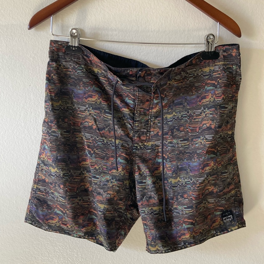 RVCA Boardshort. Men’s 31 Waist. Can fit Small or Medium.